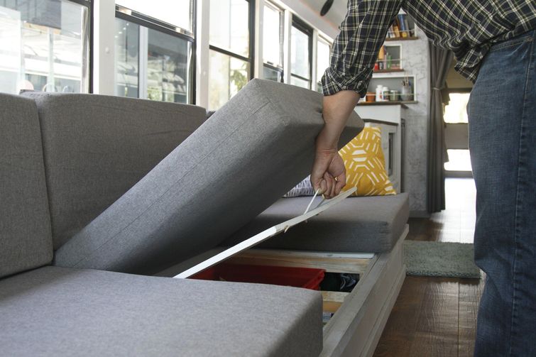 школьный автобус в дом на колесах, превратили автобус в дом на колесах, преобразование автобуса в дом на колесах