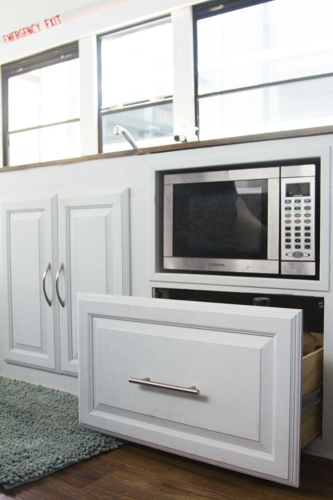 школьный автобус в дом на колесах, превратили автобус в дом на колесах, преобразование автобуса в дом на колесах