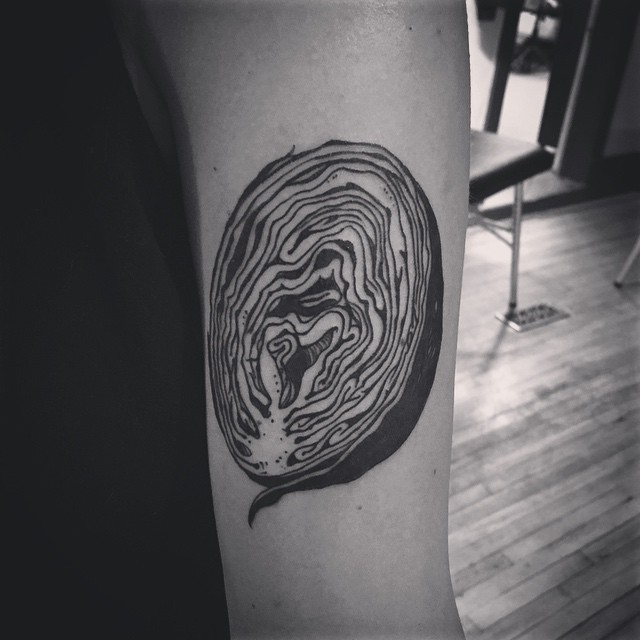 чёрно-белые тату, татуировки с едой