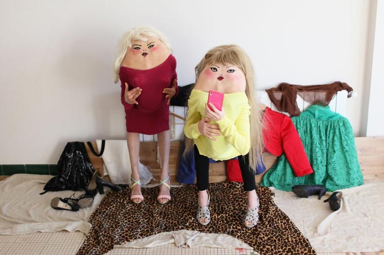 Secret Friends, AnaHell, моделей попросили нагнуться, модели нагнулись