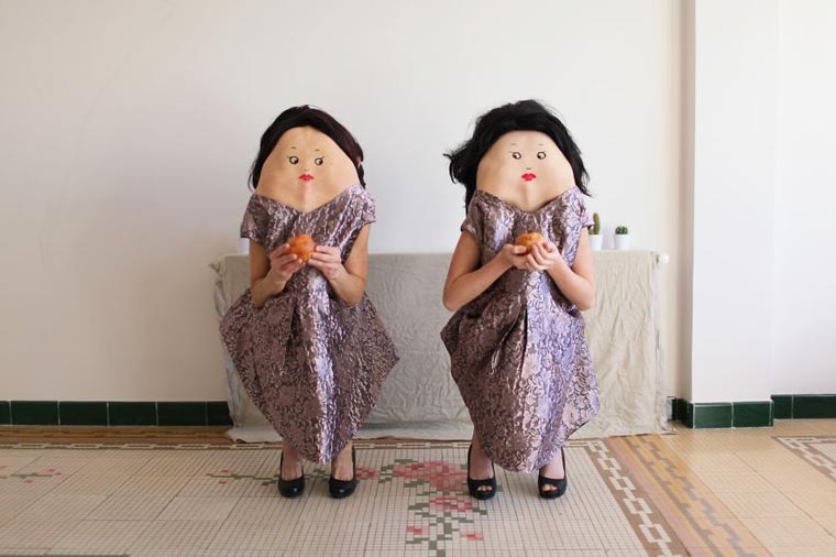 Secret Friends, AnaHell, моделей попросили нагнуться, модели нагнулись