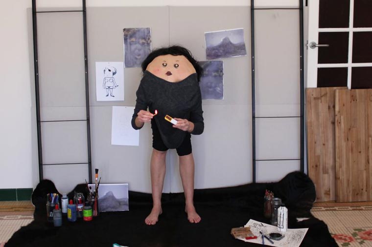 Secret Friends, AnaHell, моделей попросили нагнуться, модели нагнулись