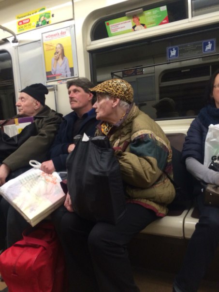 мода петербургского метро, мода метро, модники в транспорте, странные пассажиры метро 