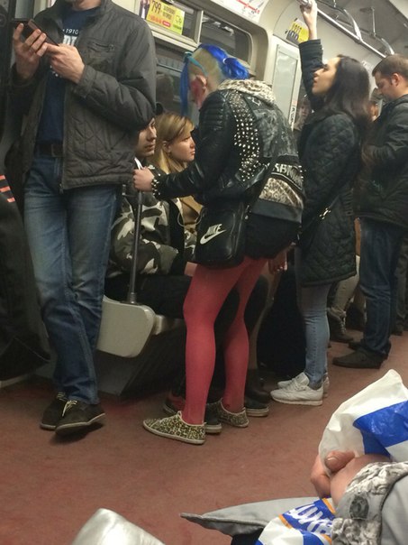 мода петербургского метро, мода метро, модники в транспорте, странные пассажиры метро 