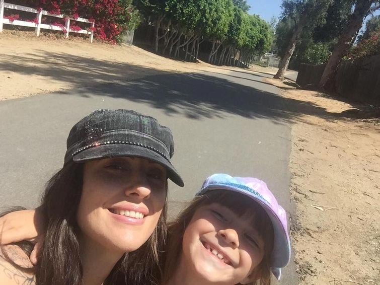 дань памяти девочка умерла от рака, 7-летняя девочка умерла от рака мозга, история болезни девочка рак мозга