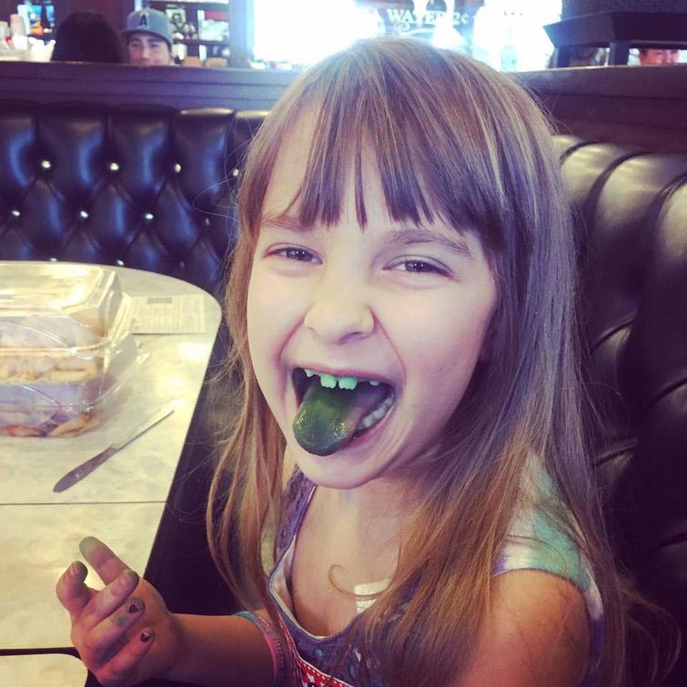 дань памяти девочка умерла от рака, 7-летняя девочка умерла от рака мозга, история болезни девочка рак мозга