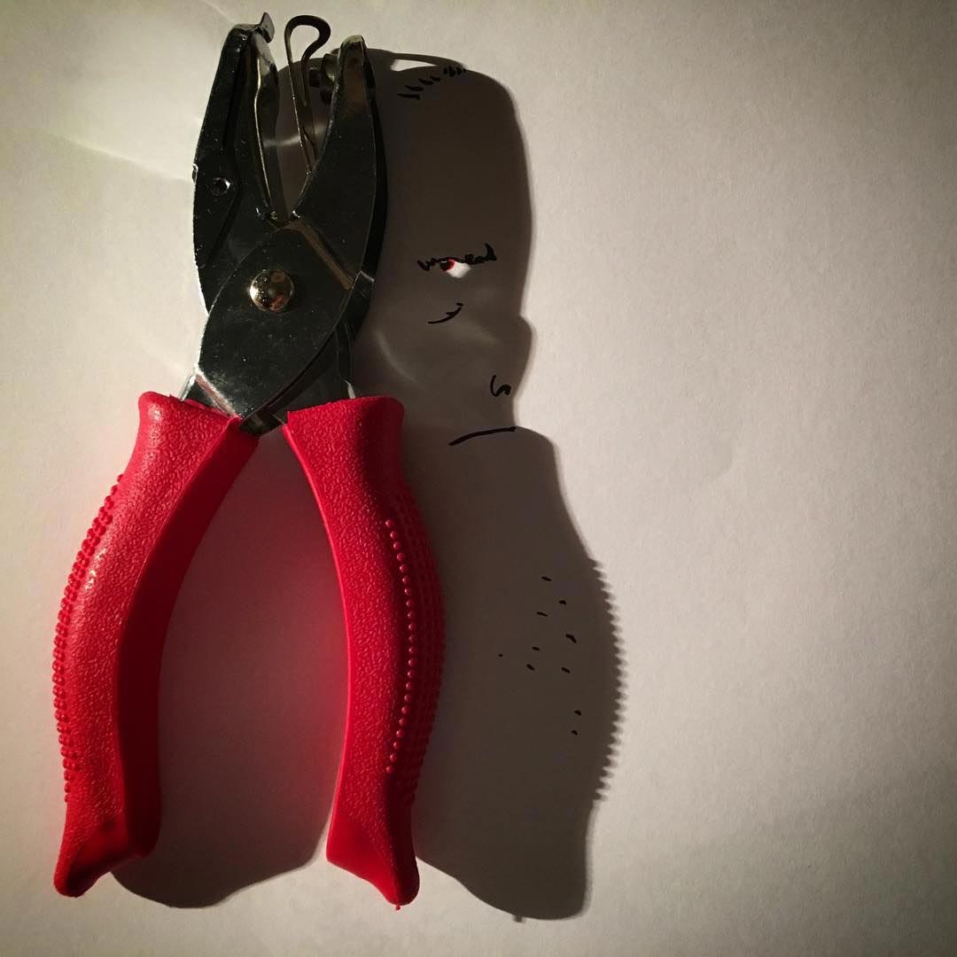 Художник включает тени от повседневных предметов в весёлые иллюстрации Винсент Баль, Vincent Bal, тенелогия, Художник включает тени от повседневных предметов