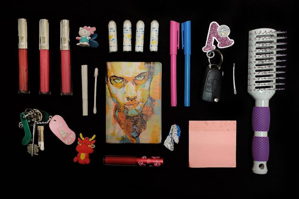 что лежит в сумочках российских женщин