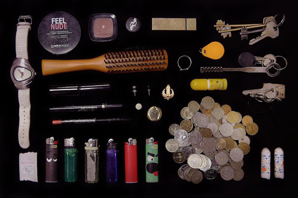 что лежит в сумочках российских женщин