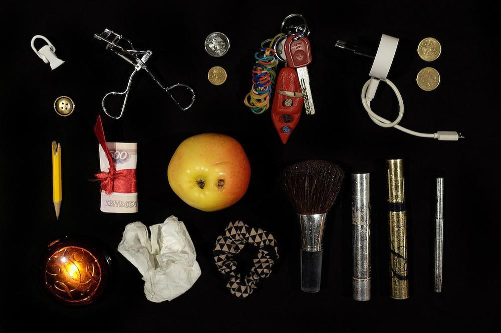 что лежит в сумочках российских женщин