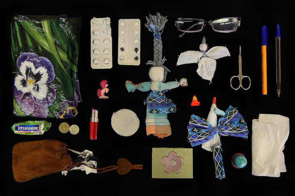 что лежит в сумочках российских женщин