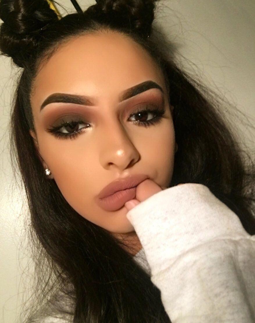 Кукольное лицо, макияж кукла, девушки с накаченными губами