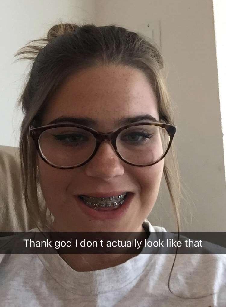 Девушка выглядит как фотофильтр ботан, девушка смешной способ выглядит как фильтр ботан