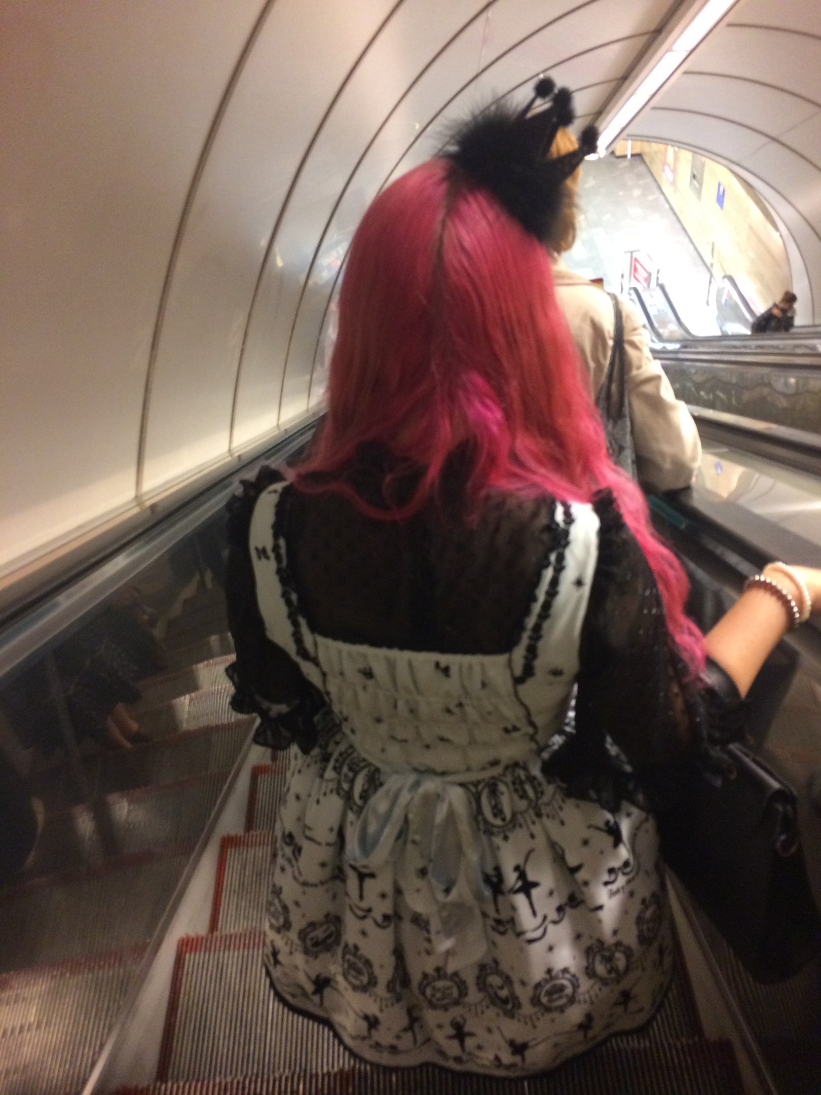 мода петербургского метро, мода метро, модники в транспорте, странные пассажиры метро 