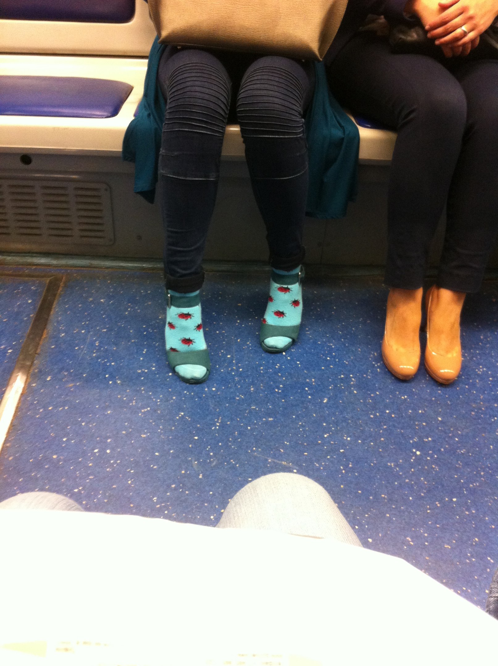 мода петербургского метро, мода метро, модники в транспорте, странные пассажиры метро 