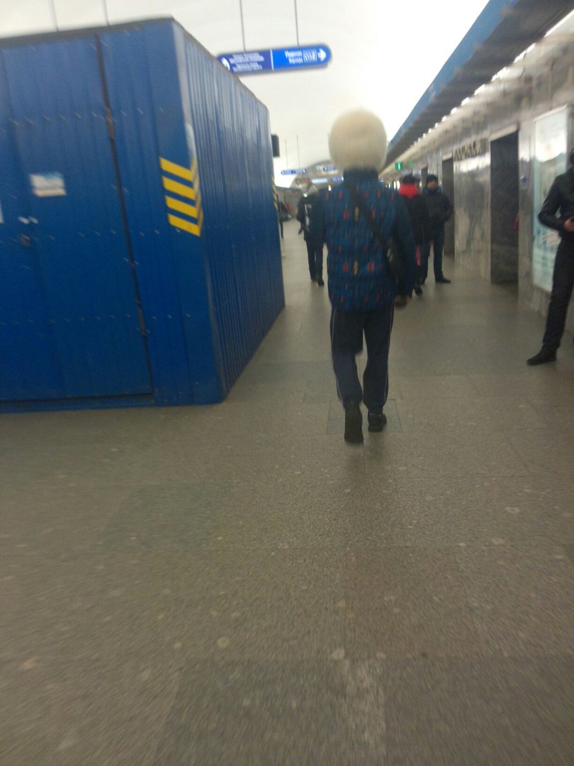 20 безумных модников, которых можно встретить в российском метро мода петербургского метро, мода метро, модники в транспорте, странные пассажиры метро