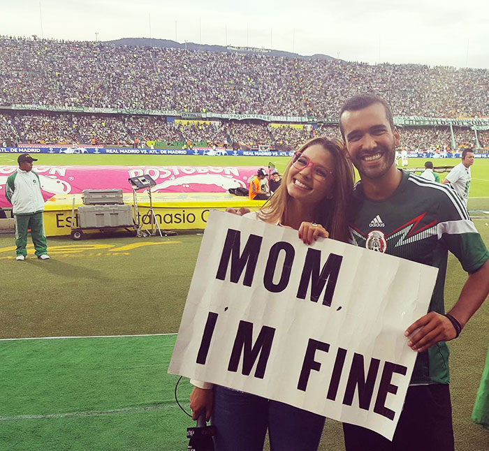 Парень путешествует по всему миру, но не забывает сообщать маме, что у него всё в порядке Мама я в порядке, Джонатан Киньонес, Jonathan Quiñonez