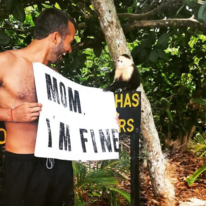 Парень путешествует по всему миру, но не забывает сообщать маме, что у него всё в порядке Мама я в порядке, Джонатан Киньонес, Jonathan Quiñonez