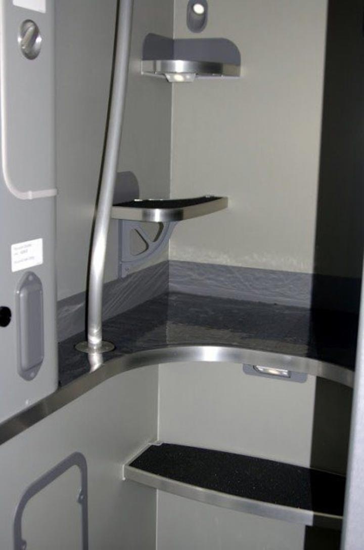 Экскурсия по секретным комнатам для стюардесс и пилотов, в которых они могут вздремнуть во время длинных перелётов секретные комнаты для стюардесс, секретные комнаты в самолётах, комнаты отдыха для стюардесс