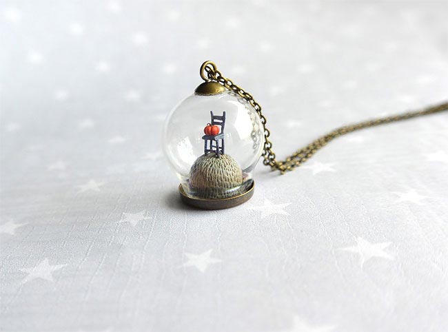 Крошечные миры внутри сказочных колец и подвесок, сделанных в виде террариумов украшения в виде террариумов, украшения с крошечными мирами внутри, украшения со сказкой, Окию, HoKiou