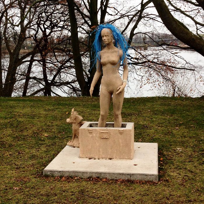 уродливые статуи, страшные скульптуры