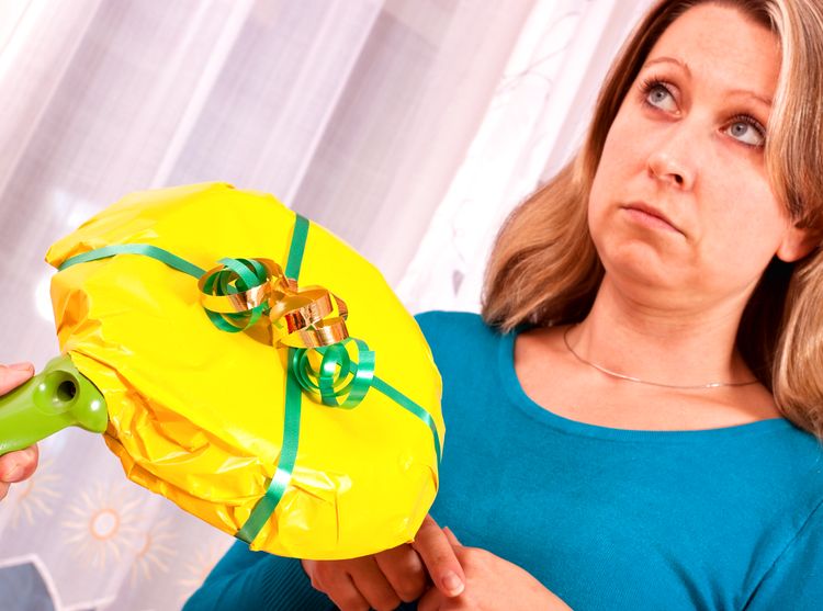 10 подарков, которые не стоит дарить женщине на 8 марта плохие подарки на 8 марта, что не стоит дарить на 8 марта