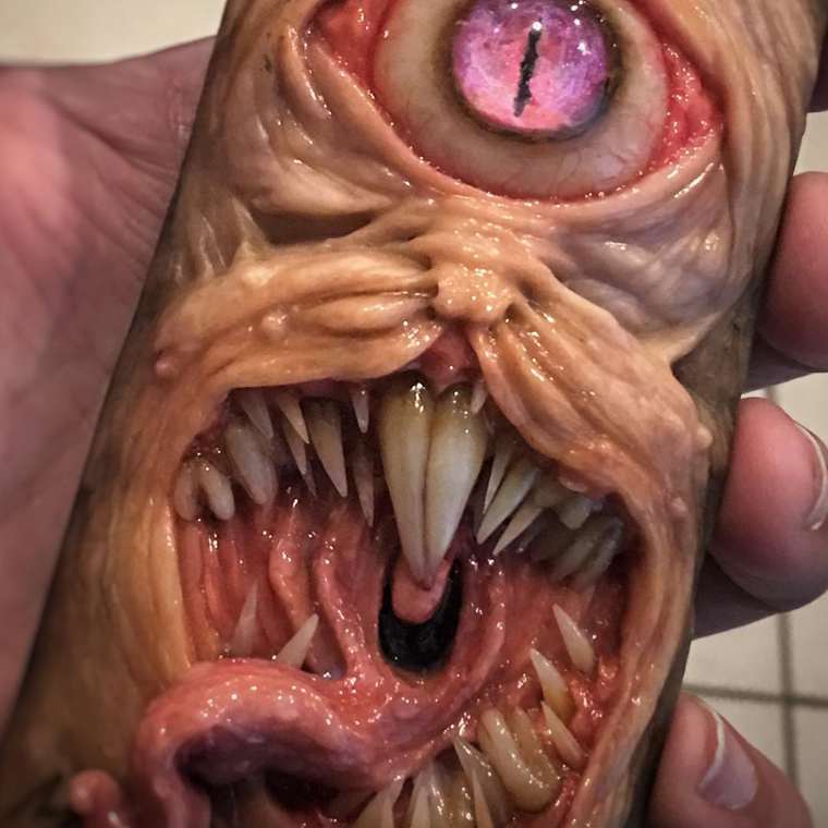 чехлы для смартфонов мутанты, Морган Лоибел,Morgan Loebel, пугающие чехлы для смартфонов, ужасные