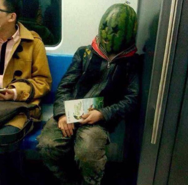 мода петербургского метро, мода метро, модники в транспорте, странные пассажиры метро 