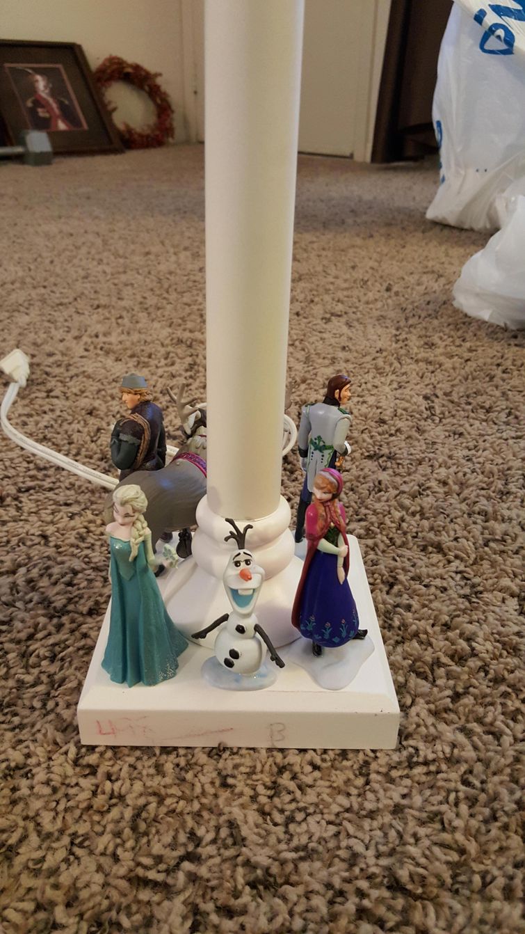 Как сделать эпичную лампу при помощи детских фигурок лампа из детских фигурок, как сделать лампу из фигурок