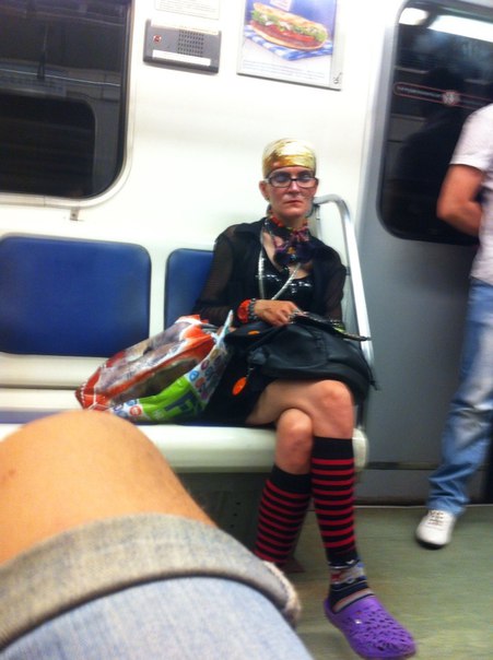 мода петербургского метро, мода метро, модники в транспорте, странные пассажиры метро 