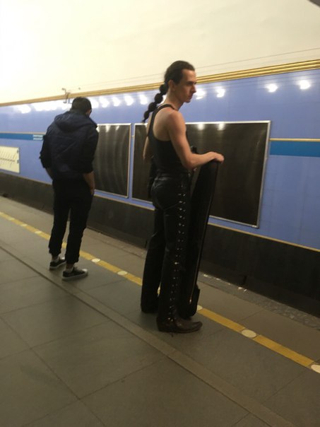 мода петербургского метро, мода метро, модники в транспорте, странные пассажиры метро 
