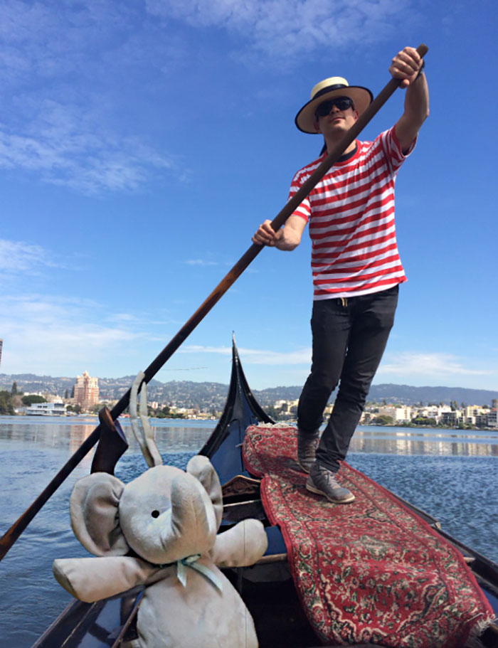 мальчик потерял слонёнка, фотошоперы помогли мальчику потерявшему слонёнка