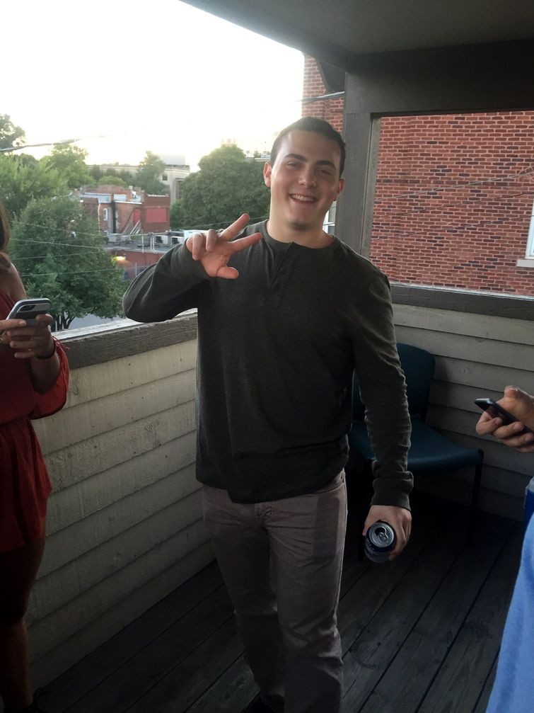 студент бросок через всю аудиторию, Финни Форте, весь класс получил 5 из-за броска, весь класс получил пятерки из-за броска