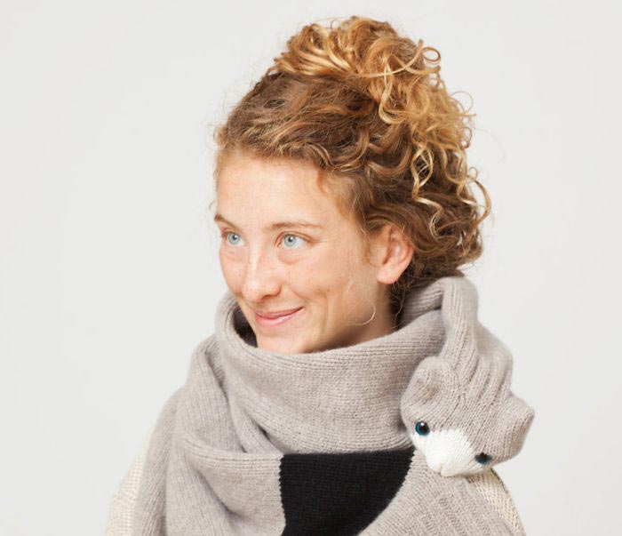 шарфы в виде животных, шарфы кусают сами себя