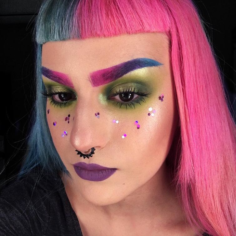 Веснушки из блёсток — новый тренд среди безумных модниц Инстаграма веснушки из глиттера, #glitterfreckles, блестящие веснушки