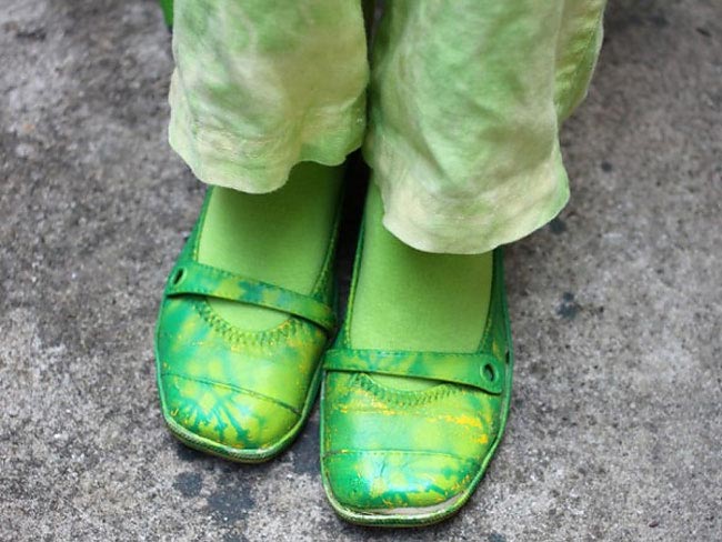 Элизабет Итон Розенталь, Elizabeth Eaton Rosenthal, 20 лет носит только зелёный цвет