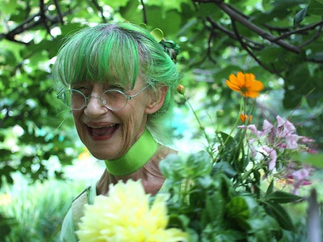 Элизабет Итон Розенталь, Elizabeth Eaton Rosenthal, 20 лет носит только зелёный цвет