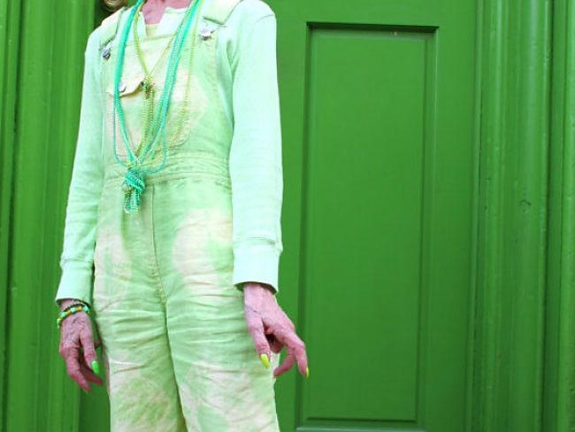 Элизабет Итон Розенталь, Elizabeth Eaton Rosenthal, 20 лет носит только зелёный цвет