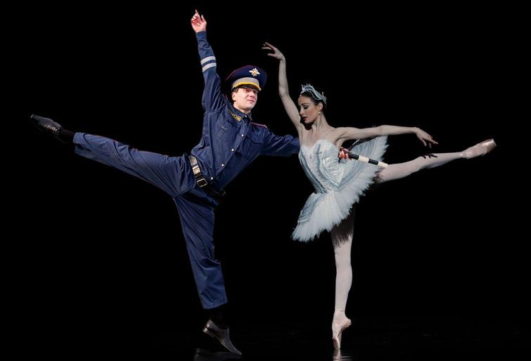 Смешные и остроумные фотожабы на танцующего инспектора ДПС, взорвавшие интернет танцующий инспектор ДПС, танцующий ДПС-ник, инспектор ДПС фотожабы