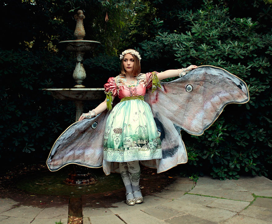 шарф с крыльями бабочек, шары в виде крыльев бабочек