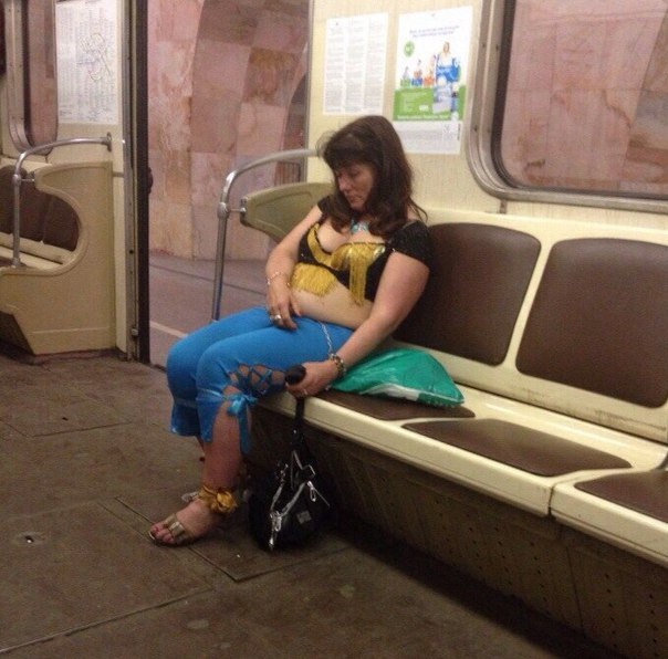 мода петербургского метро, мода метро, модники в транспорте, странные пассажиры метро 