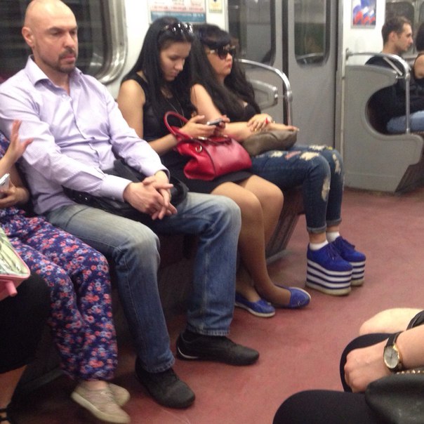 мода петербургского метро, мода метро, модники в транспорте, странные пассажиры метро 