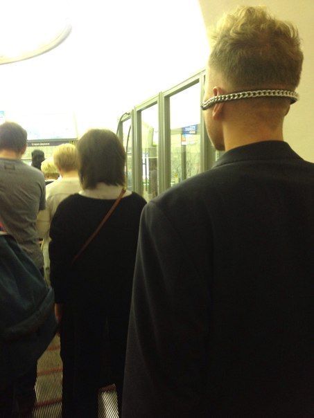 мода петербургского метро, мода метро, модники в транспорте, странные пассажиры метро 