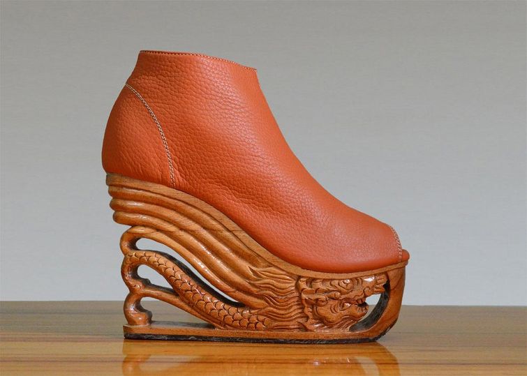 Обувь деревянная