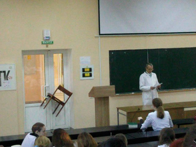 наша раша, это Россия детка, такое можно встретить только в нашей стране