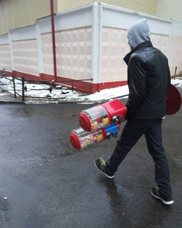 наша раша, это Россия детка, такое можно встретить только в нашей стране