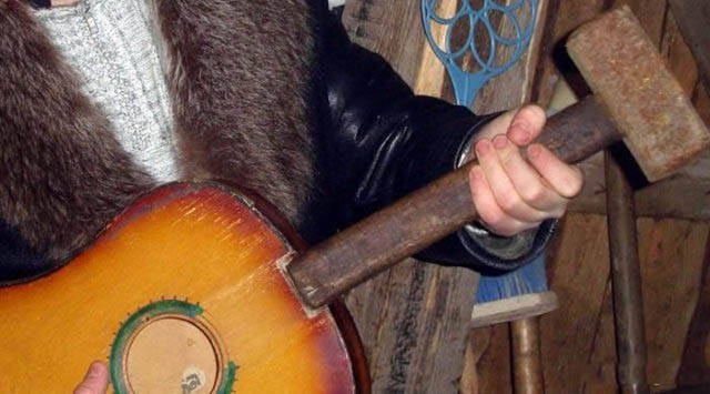 наша раша, это Россия детка, такое можно встретить только в нашей стране