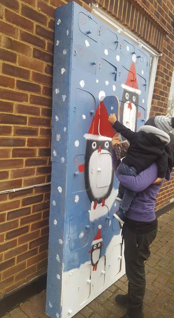 гигантский рождественский календарь с подарками