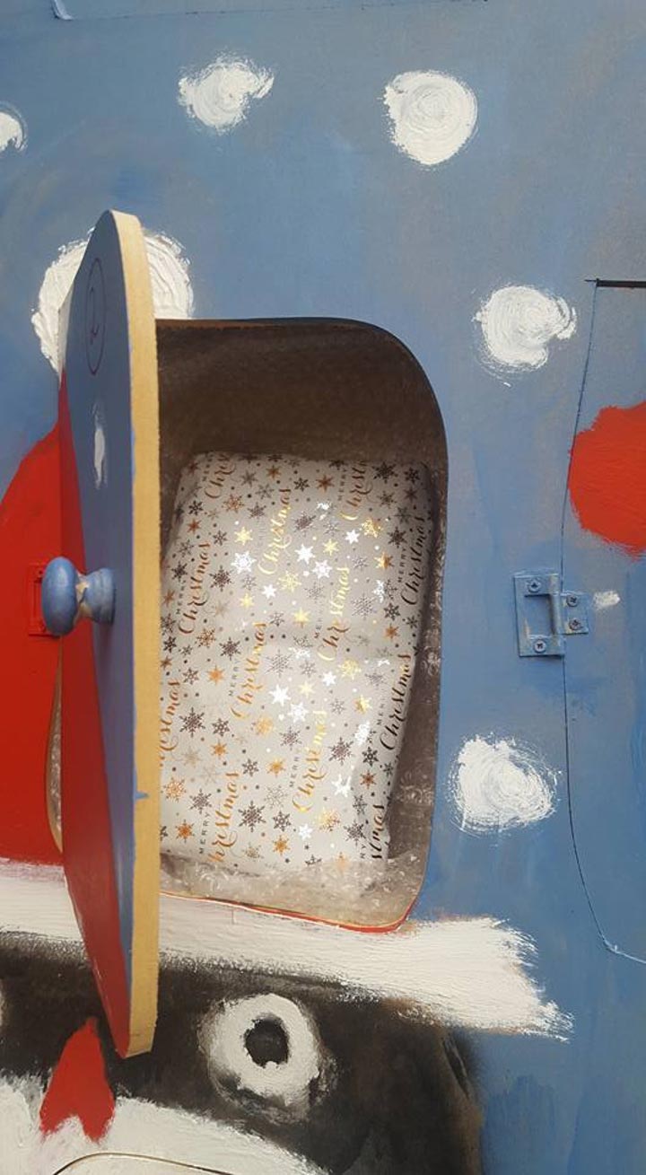 гигантский рождественский календарь с подарками