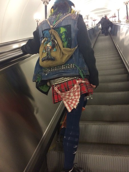 мода петербургского метро, мода метро, модники в транспорте, странные пассажиры метро 
